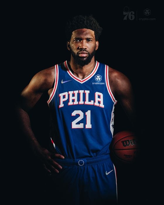 Sixers star Joel Embiid models the new ad patch. (Crypto.com/76ers)