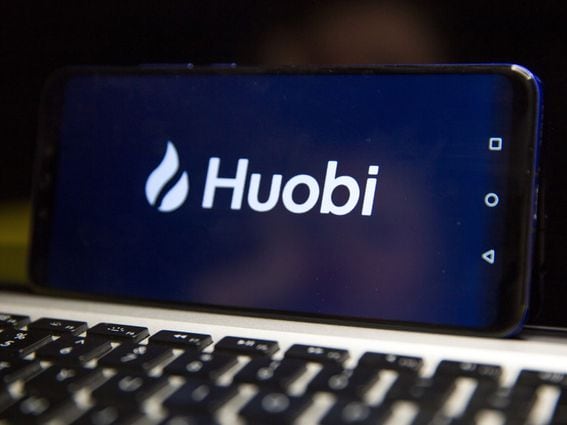 CDCROP: Huobi logo on a smartphone (Shutterstock)