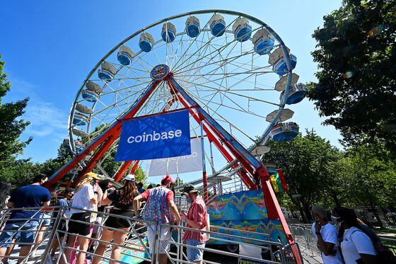 Attendees line up for the Coinbase ferris wheel during the 2021 Made In America music festival in Philadelphia. (Kevin Mazur/Getty Images for Roc Nation)