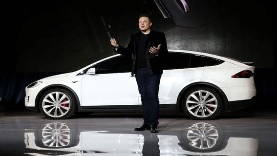 Elon Musk Says SpaceX Holds Bitcoin at B Word Conference