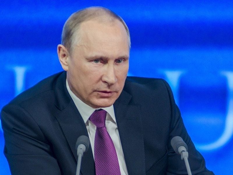 Vladimir Putin’s Signature Brings Digital Ruble Into Russia’s Tax Code