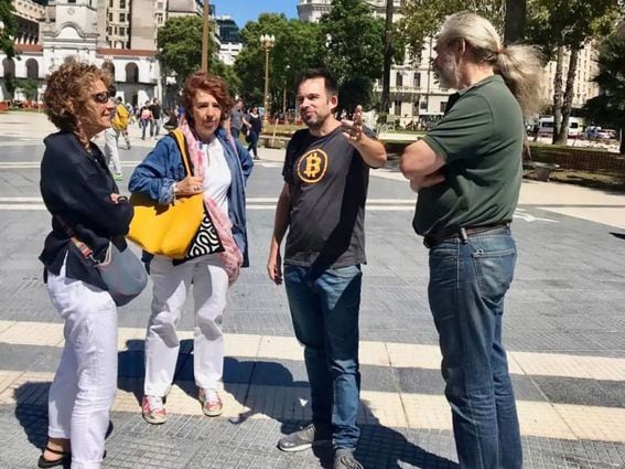 Jerónimo Ferrer with a Bitcoin t-shirt, explaining the crypto boom in Argentina to tourists. (Jerónimo Ferrer/Airbnb)