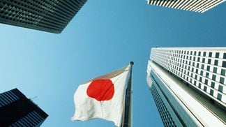 CDCROP: Japan, Tokyo, West Shinjuku, office buildings and flag, low angle view  (Getty Images)