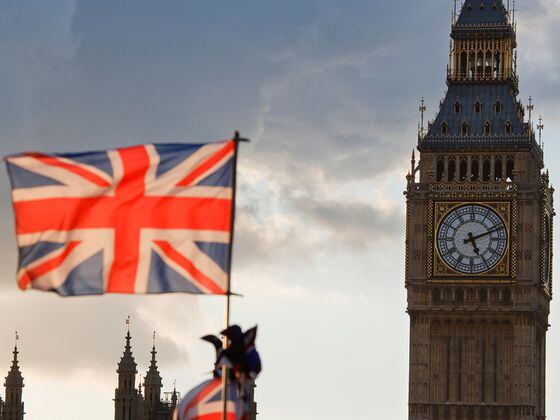 CDCROP: UK, London, Big Ben and British flag (Getty Images)