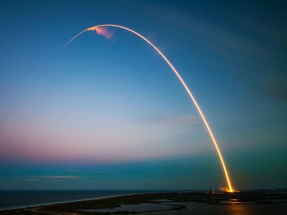 CDCROP: Launch Arc Blastoff Liftoff (SpaceX/Unsplash)