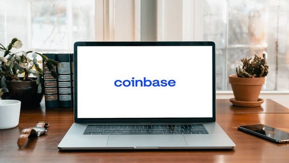Coinbase Shares Plunge as Weak Earnings Prompt Near-Term Caution