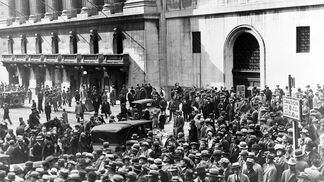 A crowd gathers outside the New York Stock Exchange following the Crash of 1929. (Library of Congress)