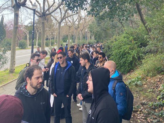 The line to get into Avalanche's conference in Barcelona on Tuesday. (Lyllah Ledesma/CoinDesk)