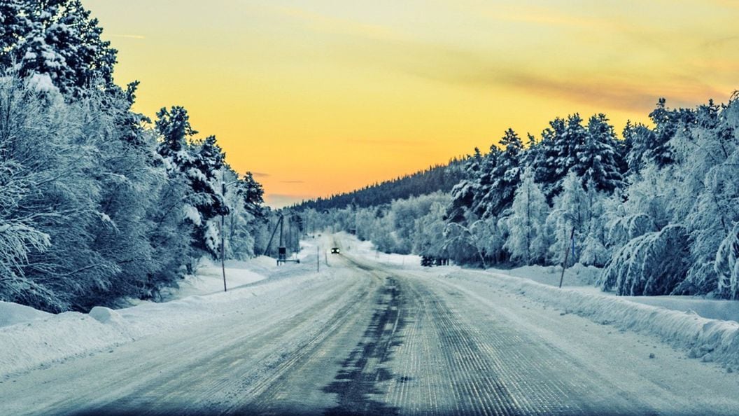 icy road (Monicore/Pixabay)
