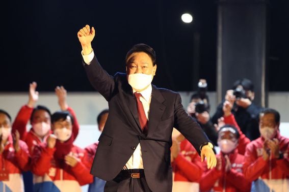 South Korean President-elect Yoon Suk-Yeol celebrates his victory (Chung Sung-Jun/Getty Images)