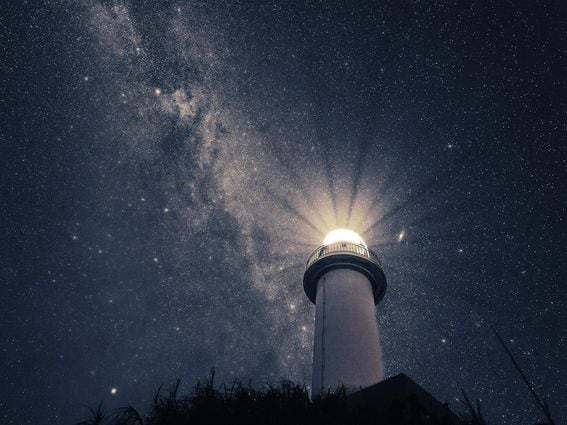 CDCROP: Lighthouse stars starry night sky nighttime (Pixabay)