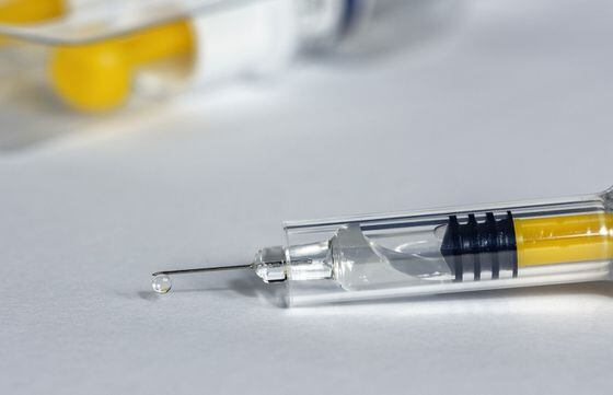 vaccine coronavirus syringe-4544448_1920