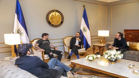 ‘Bitcoin Ambassadors’ Meet With President of El Salvador