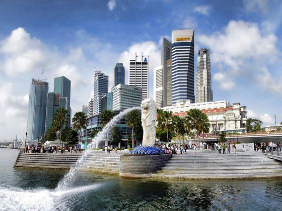 CDCROP: Merlion Park in Singapore Cityscape (Pixabay)