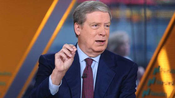 Hedge-fund investing legend Stanley Druckenmiller told CNBC that bitcoin might work better as a gold trade than gold itself.