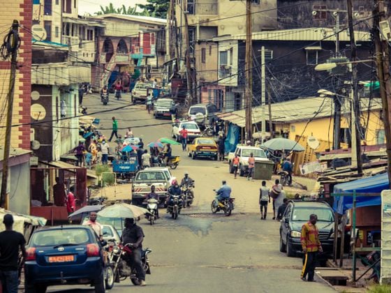 Calle de Camerún, uno de los países en los que funciona el Banco de Estados de África Central. (Eduoard Tamba/Unsplash)
