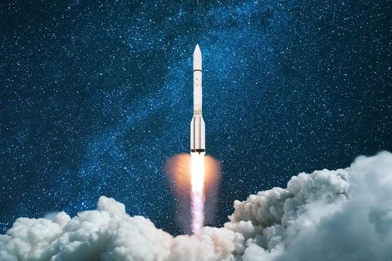 Rocket starts in the night starry sky. A spaceship flies into outer space. Concept of travel to other planets (Getty Images)