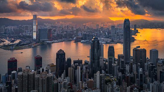 Sunrise over Victoria Harbor in Hong Kong China cityscape (Unsplash)