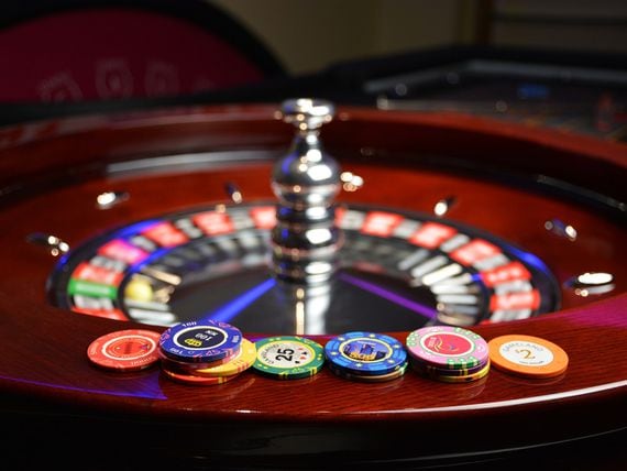 Gambling roulette chips betting casino chance (Pixabay)