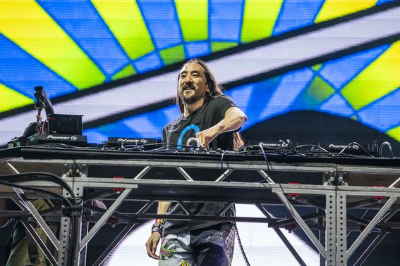 Steve Aoki performs during Lollapalooza 2021.