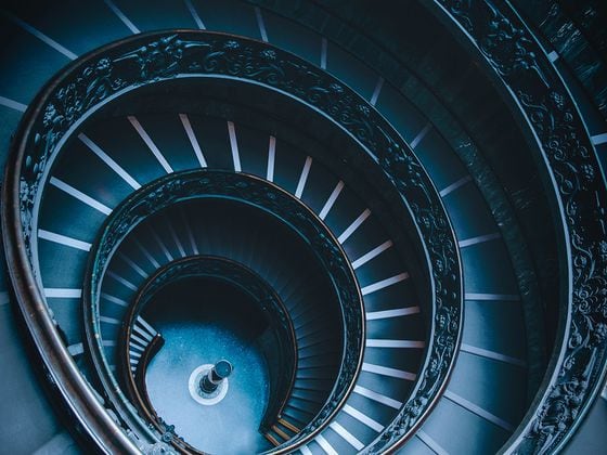 Spiral staircase going down downwards (Unsplash)