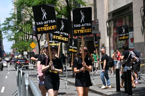 Members of the Writers Guild of America East and SAG-AFTRA in New York City (Alexi Rosenfeld/Getty Images)