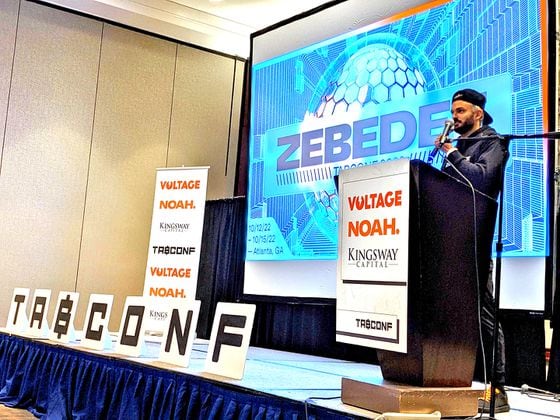 CDCROP: André Neves, co-founder of Vinteum and ZEBEDEE, presents at TABConf 2022 in Atlanta, Georgia. (George Kaloudis/CoinDesk)