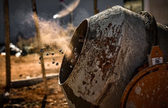 cement mixer (foto_monteiro/Shutterstock)