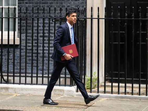 Rishi Sunak resigns as U.K. finance minister (Leon Neal /GettyImages)