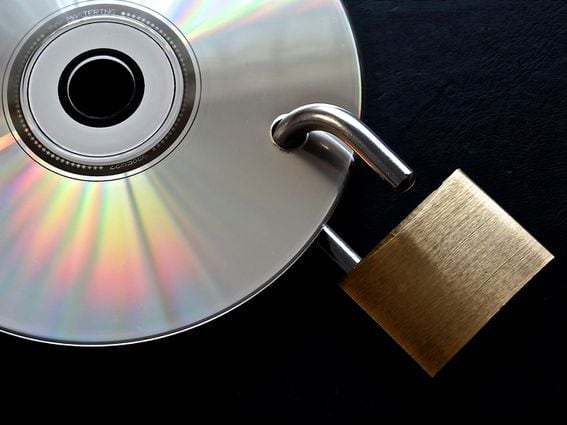 CDCROP: CD Disc with padlock security protection (Pixabay)