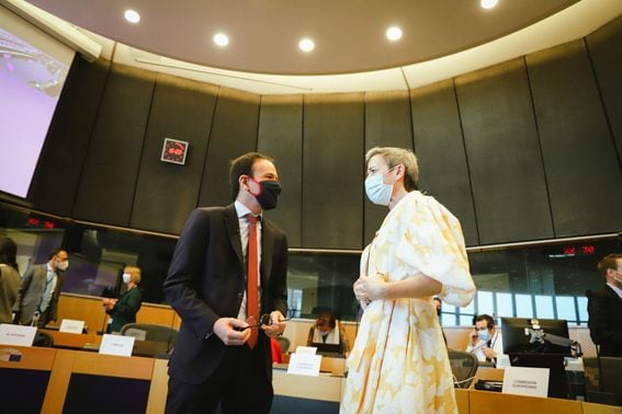 Margrethe Vestager and French Minister Cédric O in negotiations Thursday (French Economics Ministry)