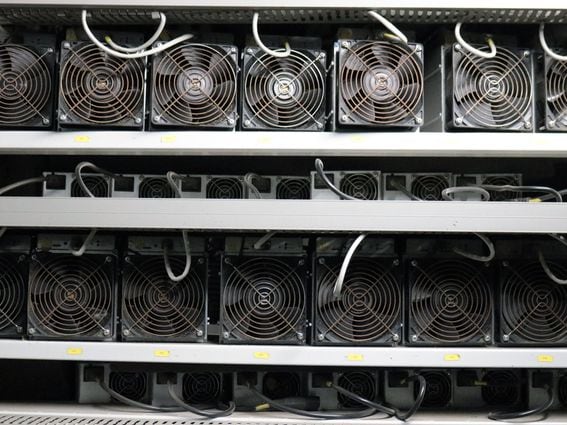 Bitcoin miner Cathedral has been cutting costs with the market downturn. (Eliza Gkritsi/CoinDesk)