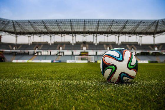 Soccer stadium (jarmoluk/Pixabay)