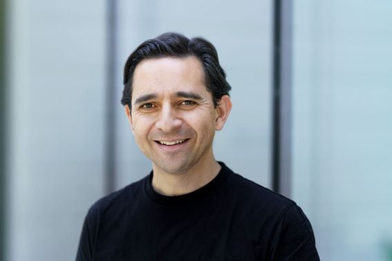 Headshot of Starknet Foundation CEO Diego Oliva