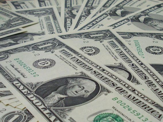 CDCROP: Dollar Bills $1 (Horst Schwalm/Pixabay)