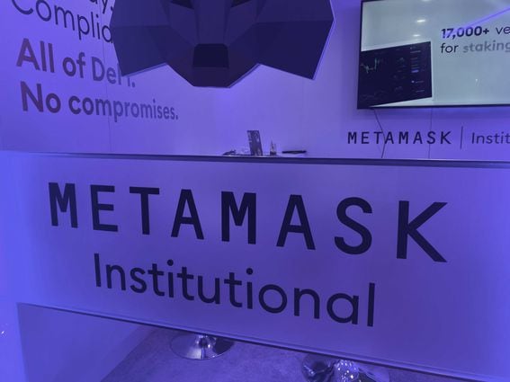 The MetaMask Institutional booth at Paris Blockchain Week 2022 (Helene Braun/CoinDesk)