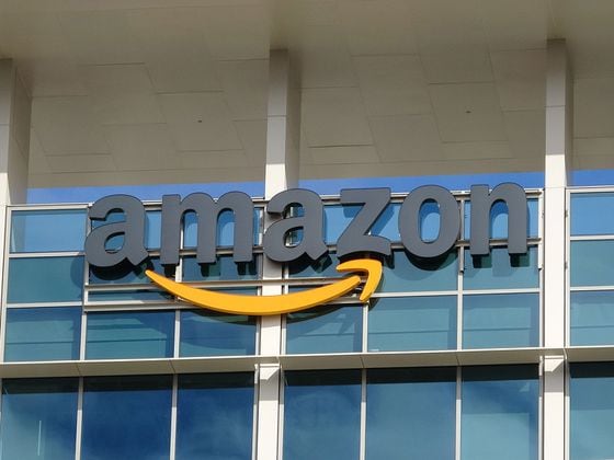 CDCROP: Amazon offices sign building (Shutterstock)