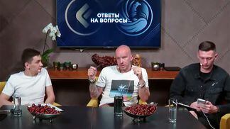 (De izquierda a derecha) Marat Sabirov, Kirill Doronin y Edvard Sabirov, fundadores de Finiko. (YouTube)