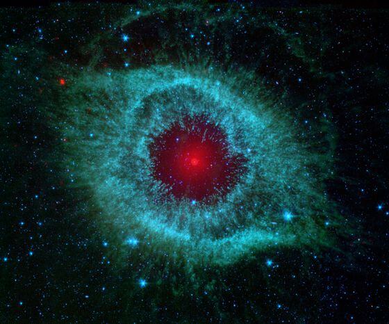 Comets Kick Up Dust in Helix Nebula