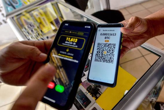 Payments networks are increasingly accepting cryptocurrency. (Camilo Freedman/Bloomberg via Getty Images)