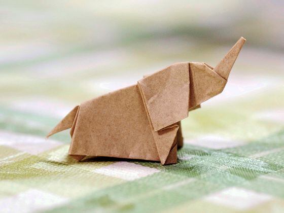 CDCROP: Origami Elephant On Tablecloth (Yuko Suzuki/EyeEm/Getty Images)