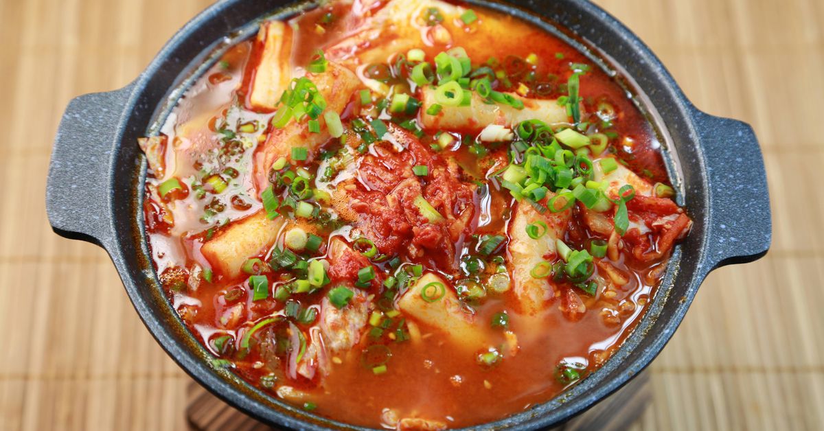 South Korea’s ‘Kimchi Premium’ Evaporates; Major Cryptos Tumble on Fed Minutes, Continued Global Uncertainty