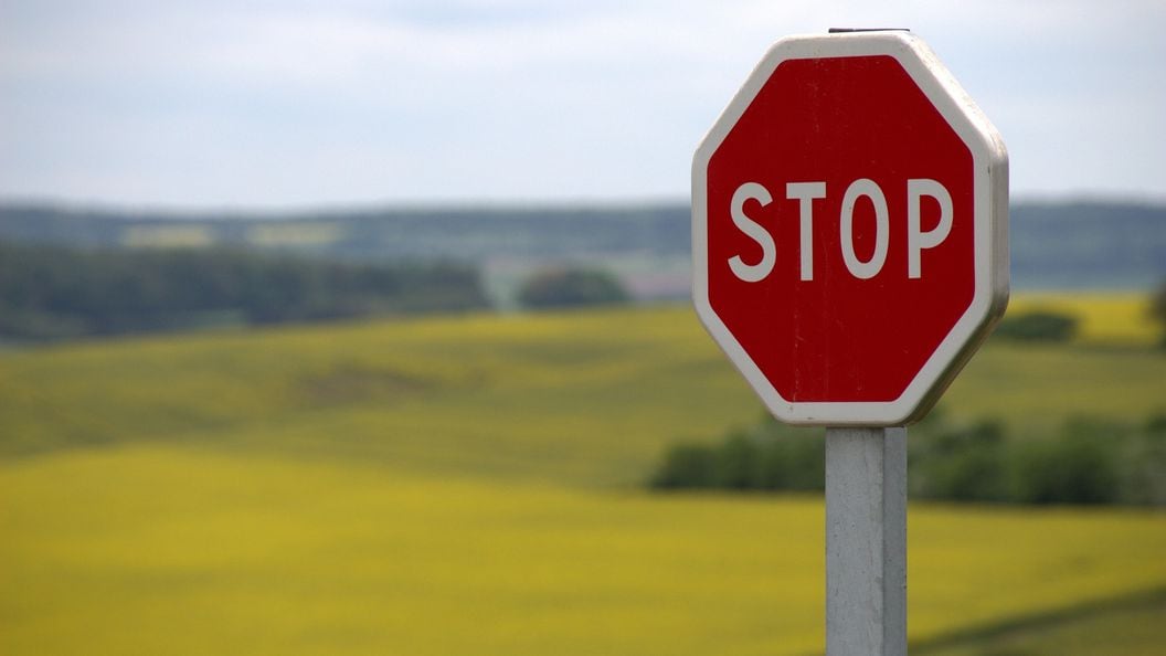 Stop sign (Walter Knerr/Pixabay)
