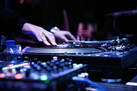 DJ, turntable