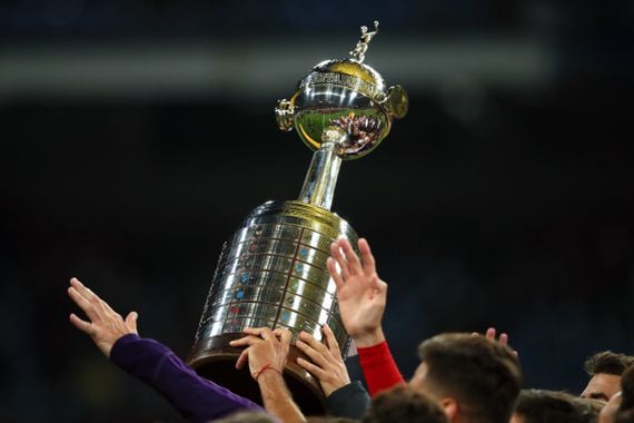 MADRID, SPAIN - DECEMBER 09:  Detail View as the River Plate players celebrate with the trophy at the end of the second leg of the final match of Copa CONMEBOL Libertadores 2018 between Boca Juniors and River Plate at Estadio Santiago Bernabeu on December 9, 2018 in Madrid, Spain. Due to the violent episodes of November 24th at River Plate stadium, CONMEBOL rescheduled the game and moved it out of Americas for the first time in history. (Photo by Matthew Ashton - AMA/Getty Images)