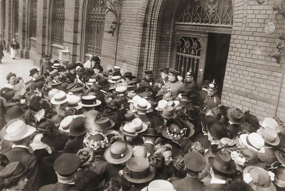 Customers outside the Berlin Stadtbank, waiting to withdraw their savings at the outbreak of World War I, August 1914.