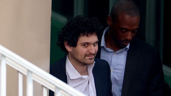 Sam Bankman-Fried escorted out of court on Dec. 21, 2022, in Nassau, Bahamas (Joe Raedle/Getty Images)