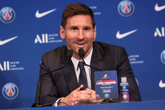 Lionel Messi - Presentation at Paris Saint-Germain