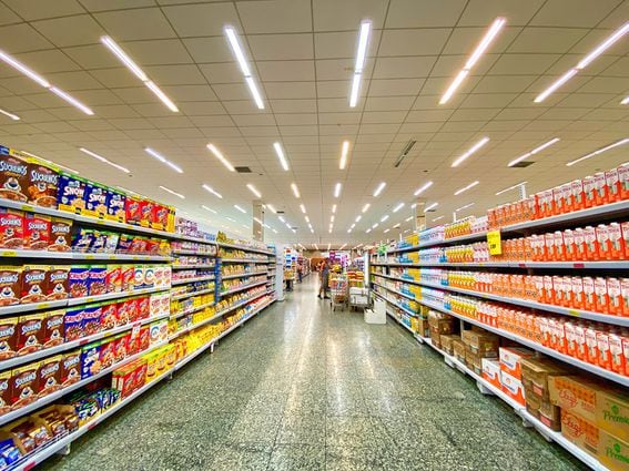 CDCROP: Supermarket aisle shopping (Unsplash)