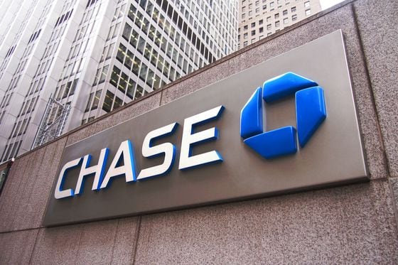 Chase Bank (Daryl L / Shutterstock)